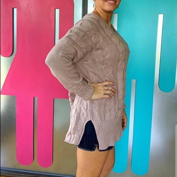 Dusty Mauve Cable Knit V-Neck Side Split Sweater - Picture 5 of 6